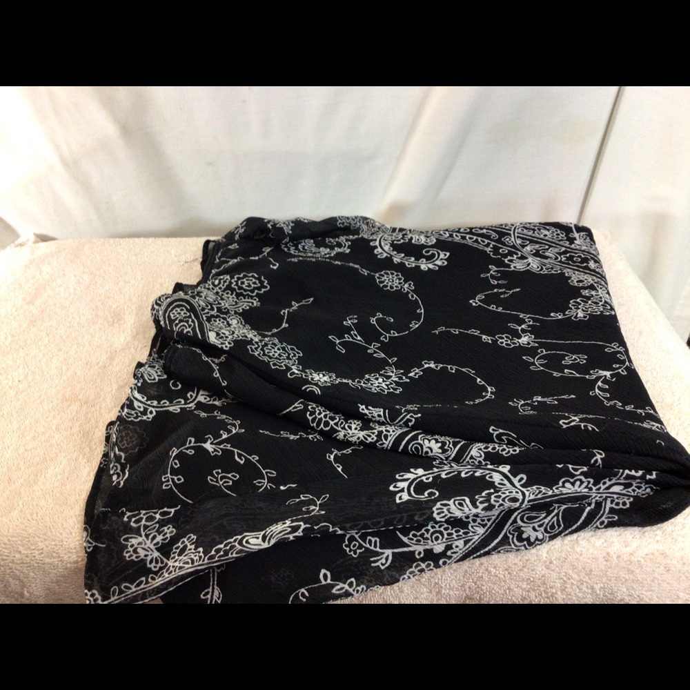 Woman’s Sz M CATO Blk & White Floral/Vine Skirt - Picture 6 of 11